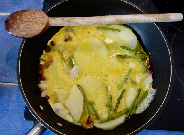 Omelett in der Pfanne